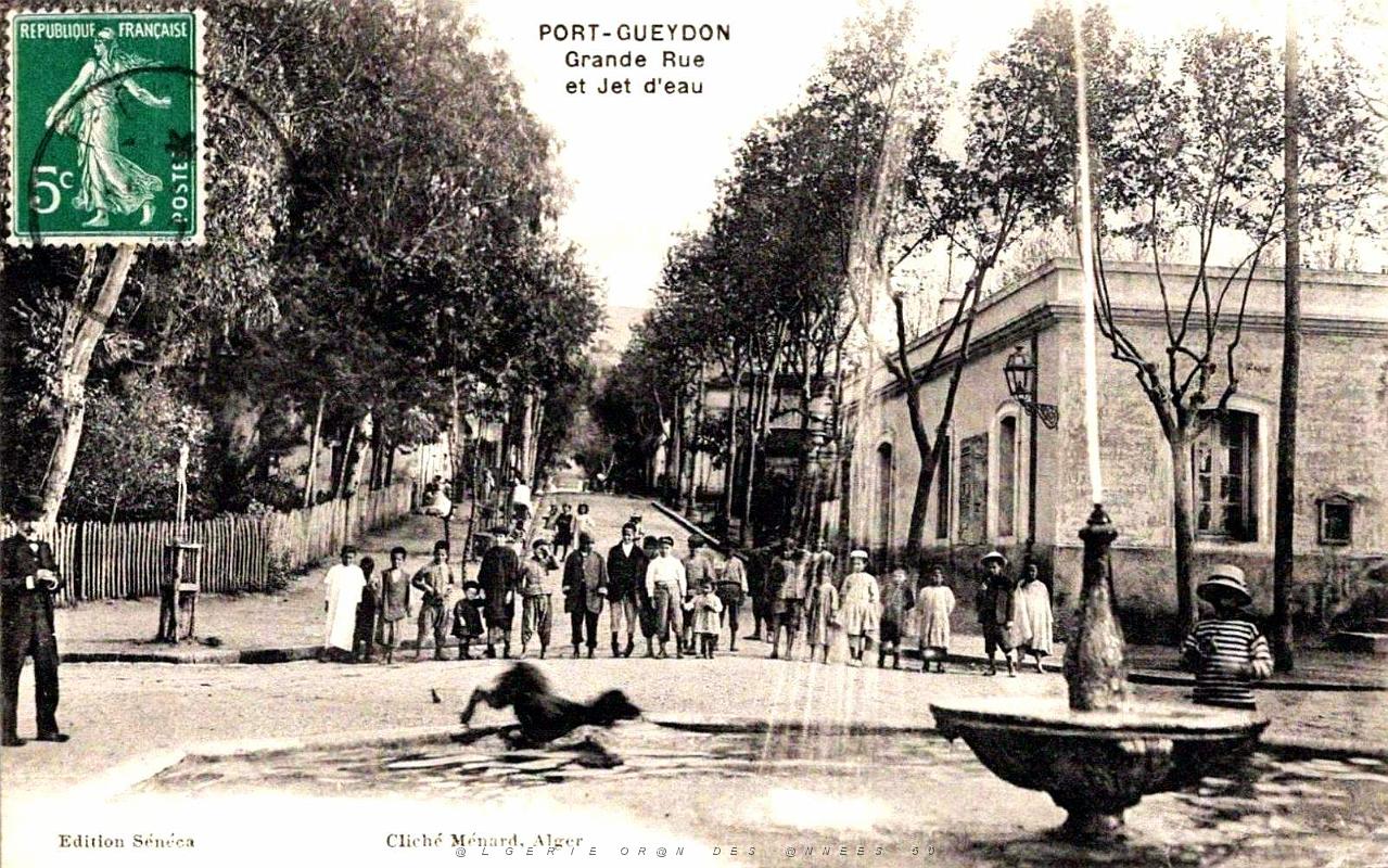 1300- Port-Gueydon - Grande Rue et le Jet d'eau.jpg